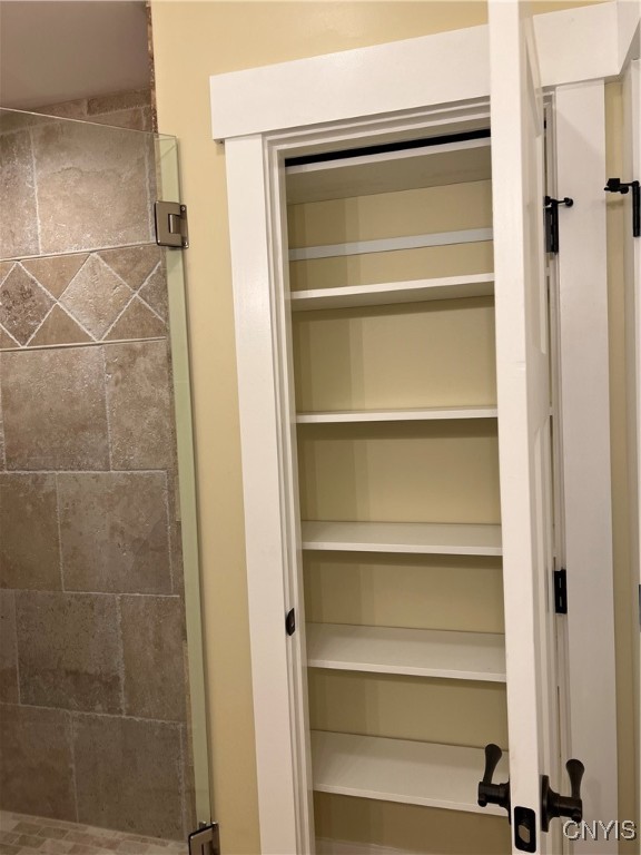 3817 Gully Road Skaneateles, NY 13152 - Photo 17 of 40 EN SUITE