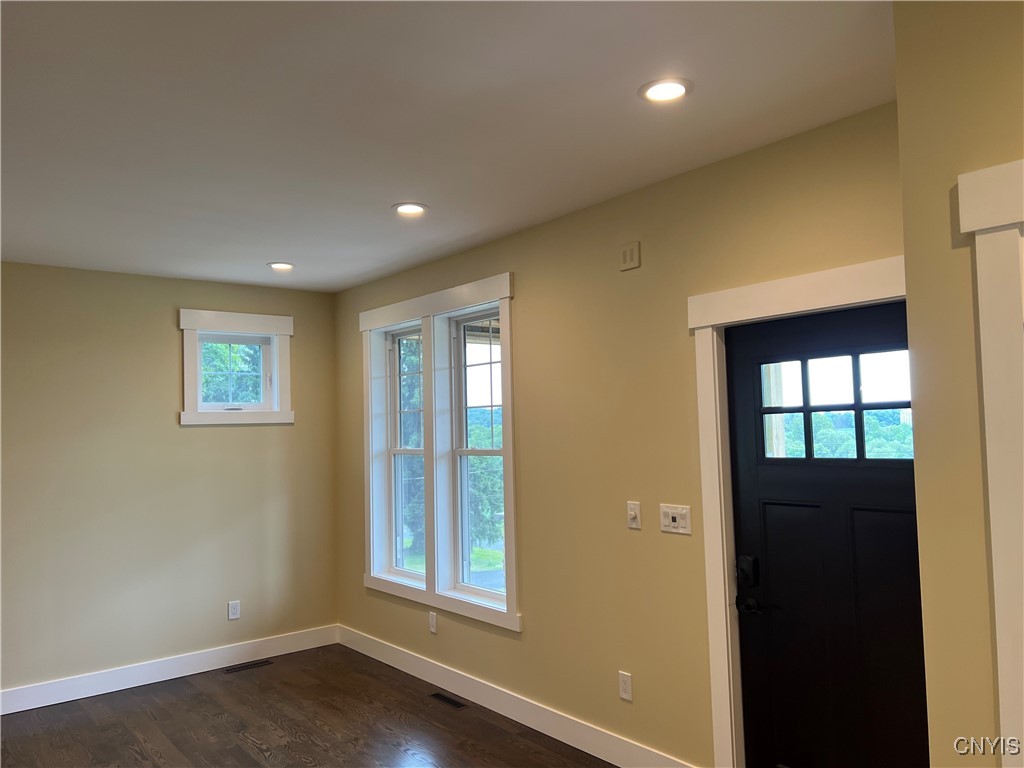 3817 Gully Road Skaneateles, NY 13152 - Photo 8 of 40 LIVING ROOM/FRONT DOOR