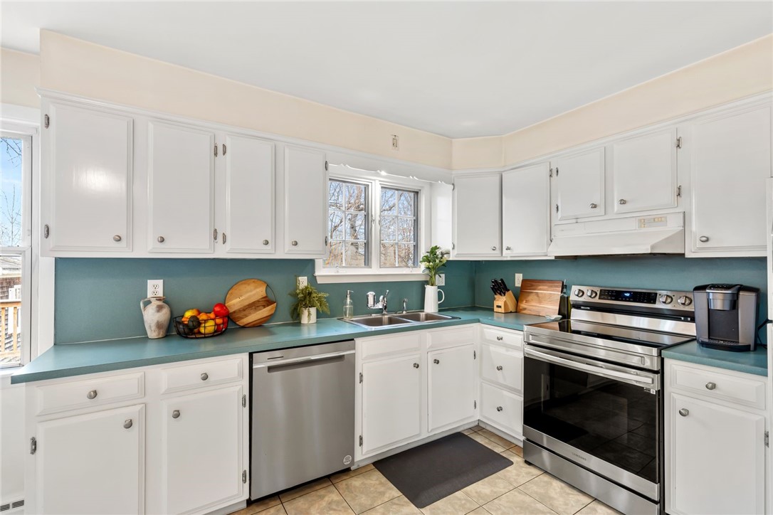 32 Overhill Road Warren, RI 02885 - Photo 18 of 47