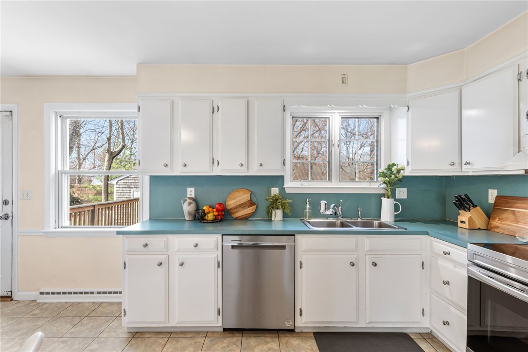 32 Overhill Road Warren, RI 02885 - Photo 19 of 47
