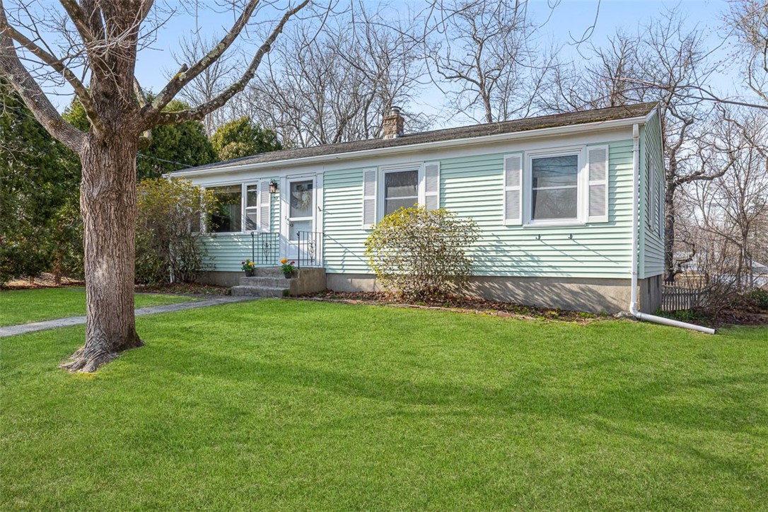 32 Overhill Road Warren, RI 02885 - Photo 2 of 47