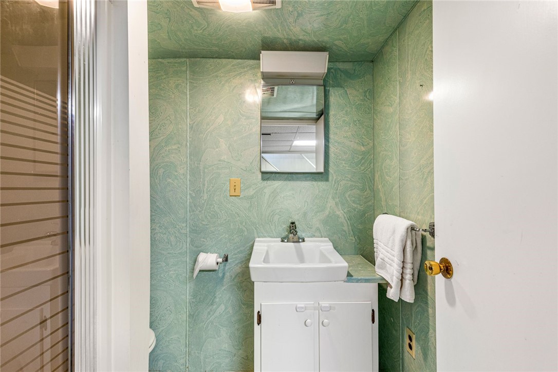 32 Overhill Road Warren, RI 02885 - Photo 40 of 47