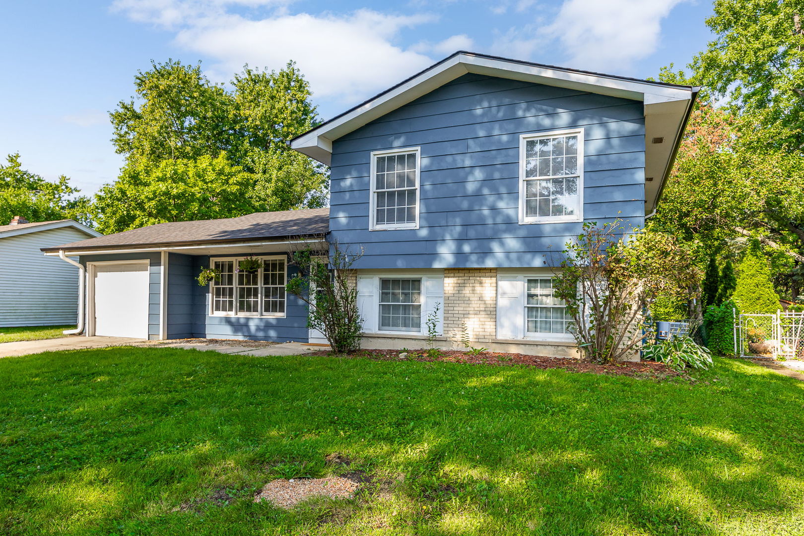 229 North Schmidt Road Bolingbrook, IL 60440 - Photo 2 of 31 Gallery Image 2