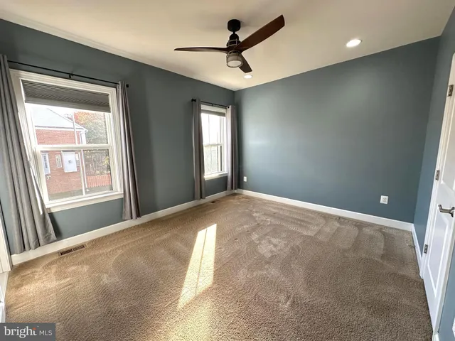 a view of a livingroom with a ceiling fan