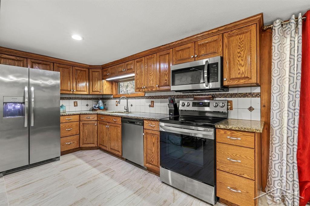 3901 East Monroe Road Midland, MI 48642 - Photo 4 of 30