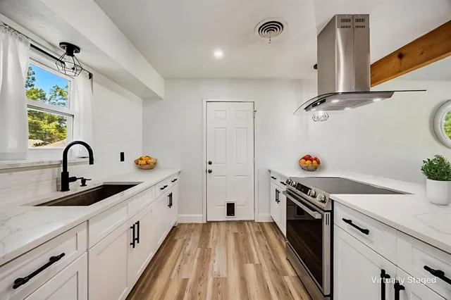 $319,900 | 404 East Alexander Lane, Euless, TX 76040