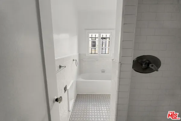 $2,400 | 351 North Sierra Bonita Avenue, Unit 2, Los Angeles, CA 90036