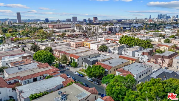 $2,400 | 351 North Sierra Bonita Avenue, Unit 2, Los Angeles, CA 90036