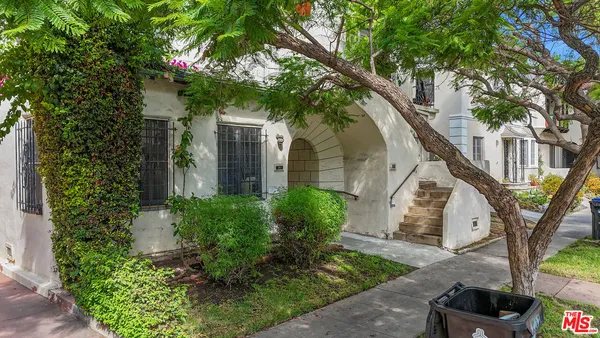 $2,400 | 351 North Sierra Bonita Avenue, Unit 2, Los Angeles, CA 90036