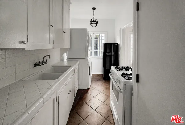 $2,400 | 351 North Sierra Bonita Avenue, Unit 2, Los Angeles, CA 90036