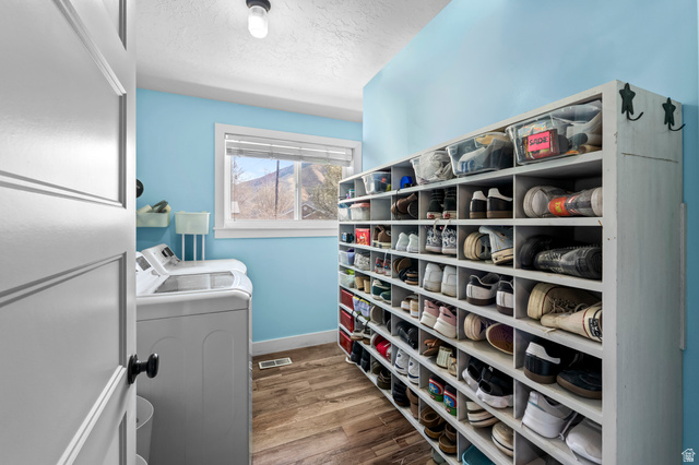 141 North 600 East Mapleton, UT 84664 - Photo 16 of 44 Laundry area with a textured ceiling, light wood-style floors, and washing machine and dryer