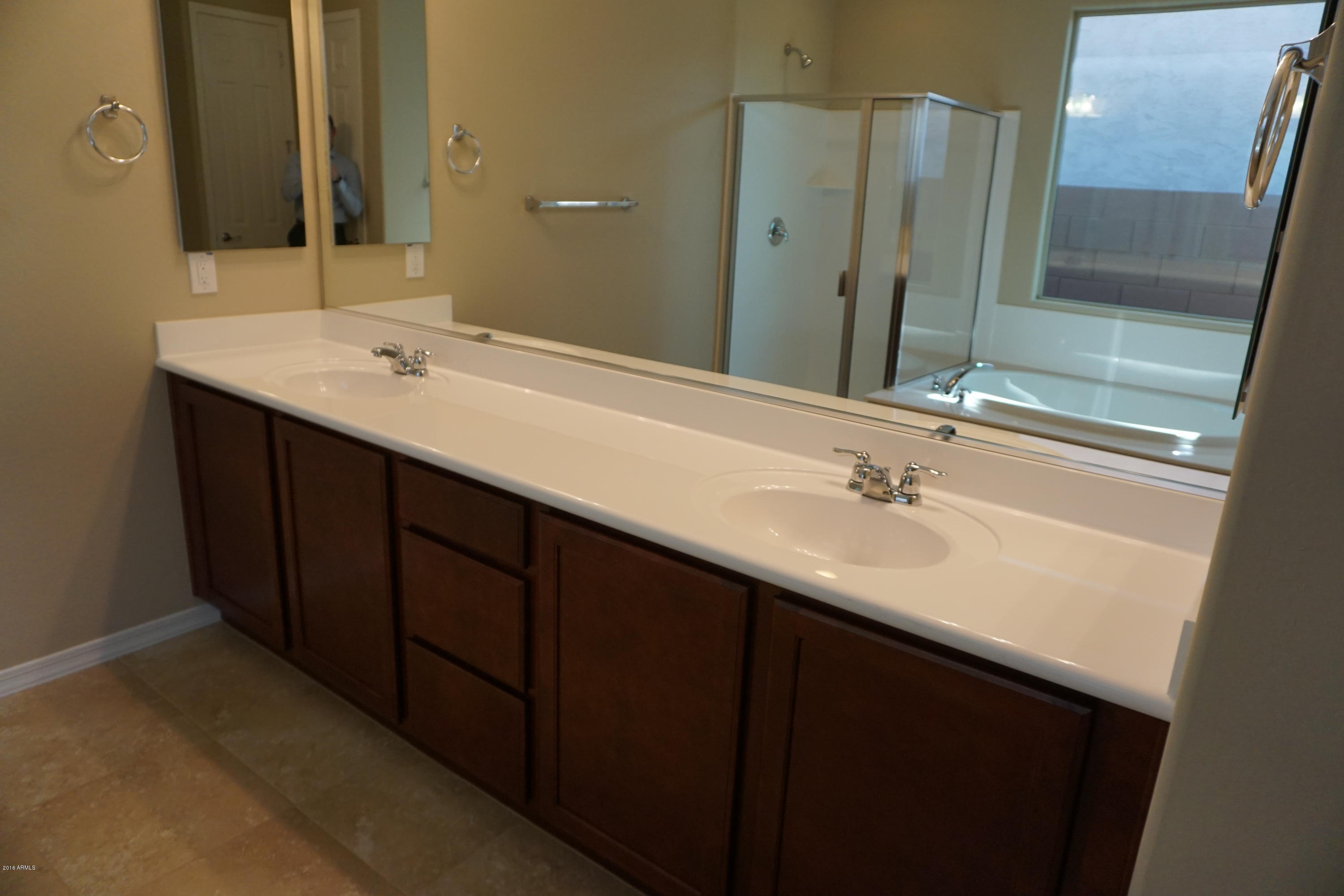 2537 West Royer Road Phoenix, AZ 85085 - Photo 16 of 17 DOUBLE SINKS