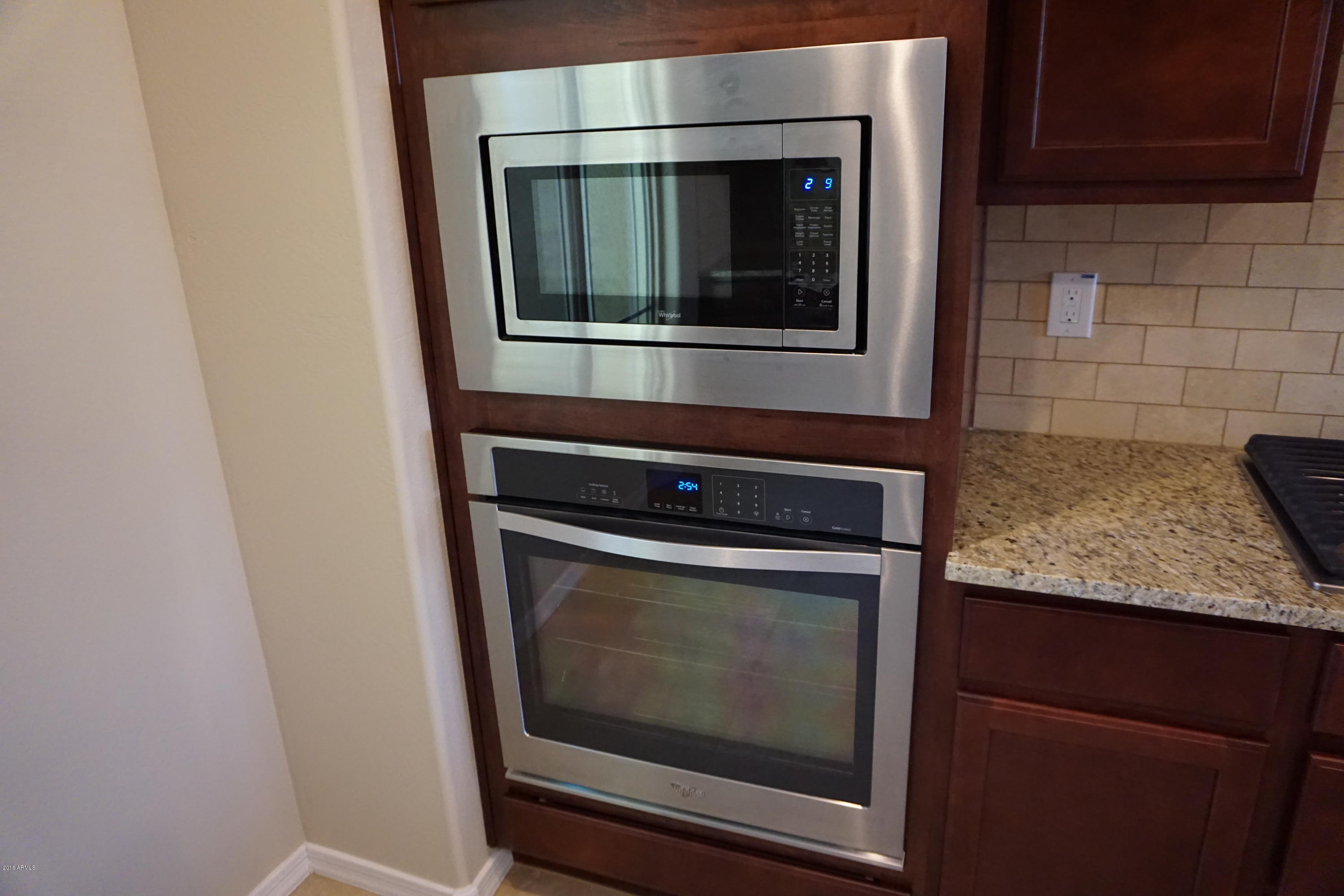 2537 West Royer Road Phoenix, AZ 85085 - Photo 8 of 17 OVEN AND MICROWAVE