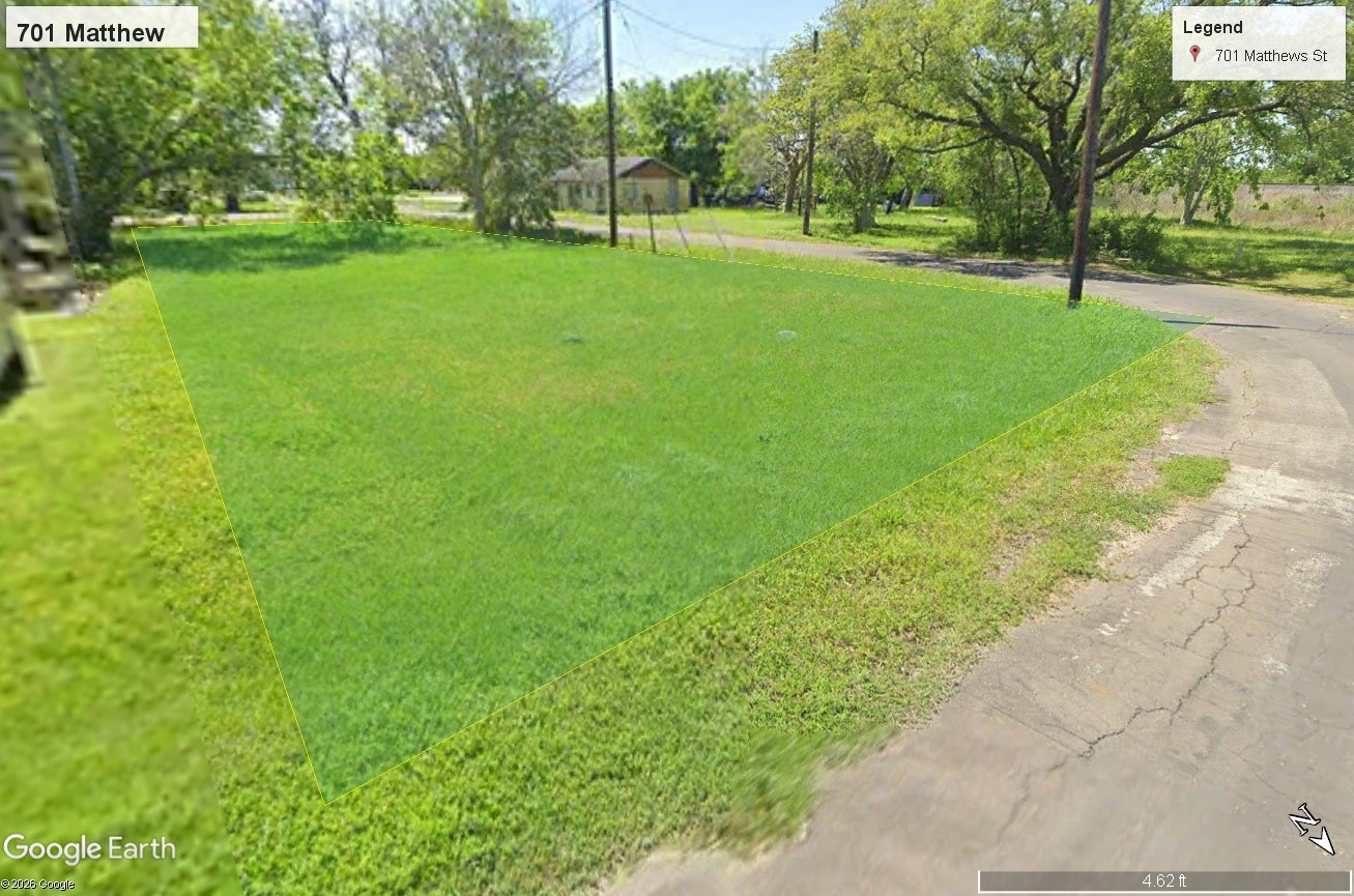 701 Matthews Street Bay City, TX 77414 - Photo 4 of 6 a view of a park with large trees