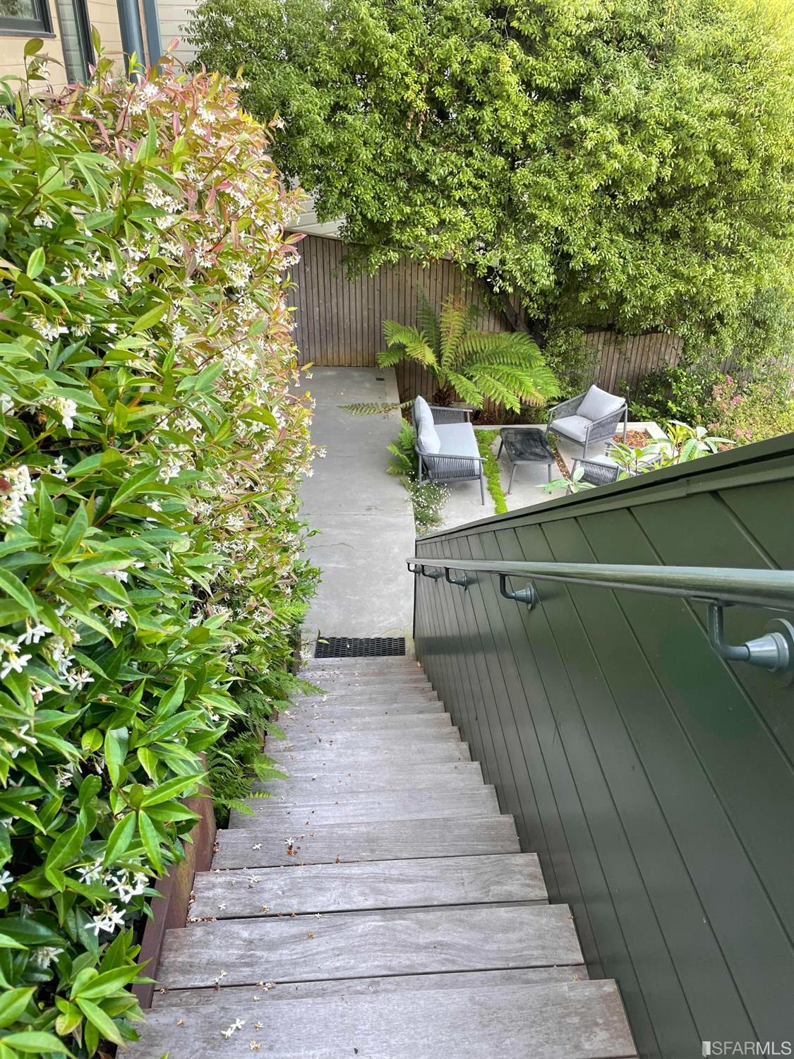 2444 Broadway San Francisco, CA 94115 - Photo 42 of 57 a backyard of a house with lots of green space