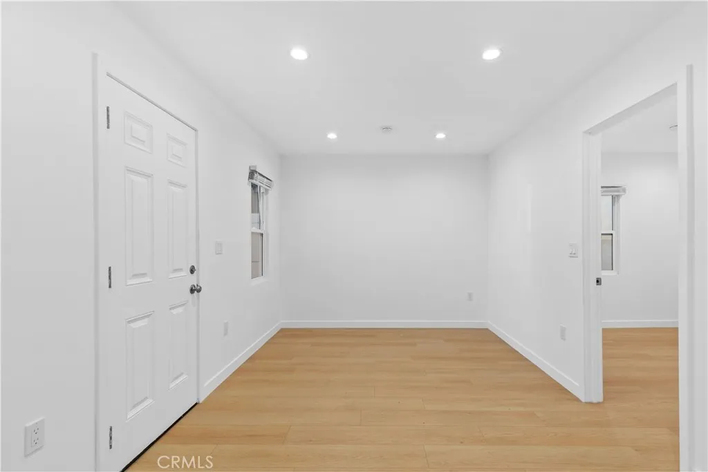 10112 Fernglen Avenue Tujunga, CA 91042 - Photo 11 of 12 a view of room