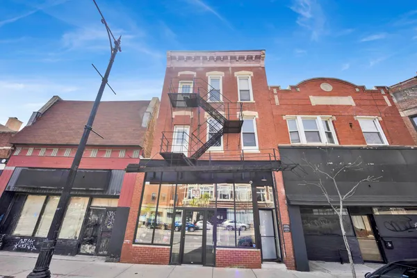 $2,195 | 2545 West North Avenue, Unit 3R, Chicago, IL 60647