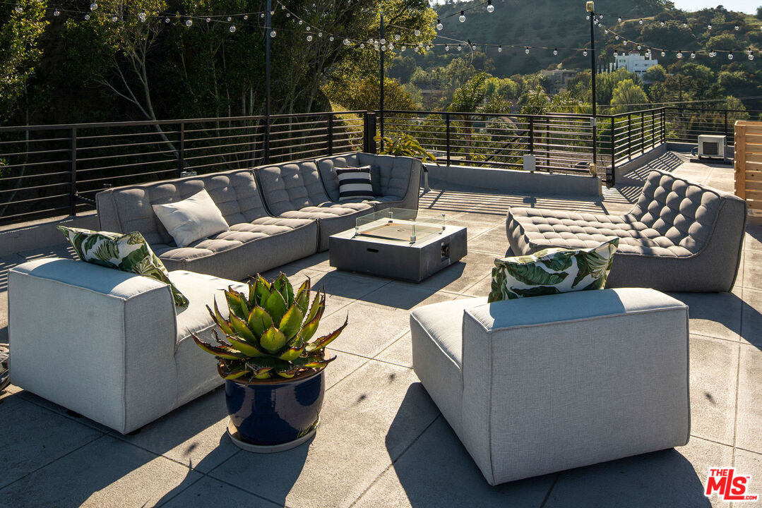 2181 Beech Knoll Road Los Angeles, CA 90046 - Photo 29 of 30 a view of sitting area with furniture and wooden floor