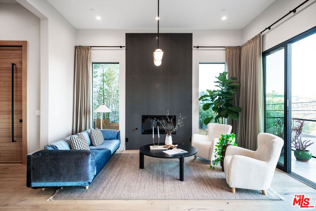 2181 Beech Knoll Road Los Angeles, CA 90046 - Photo 3 of 30 a living room with furniture and a large window