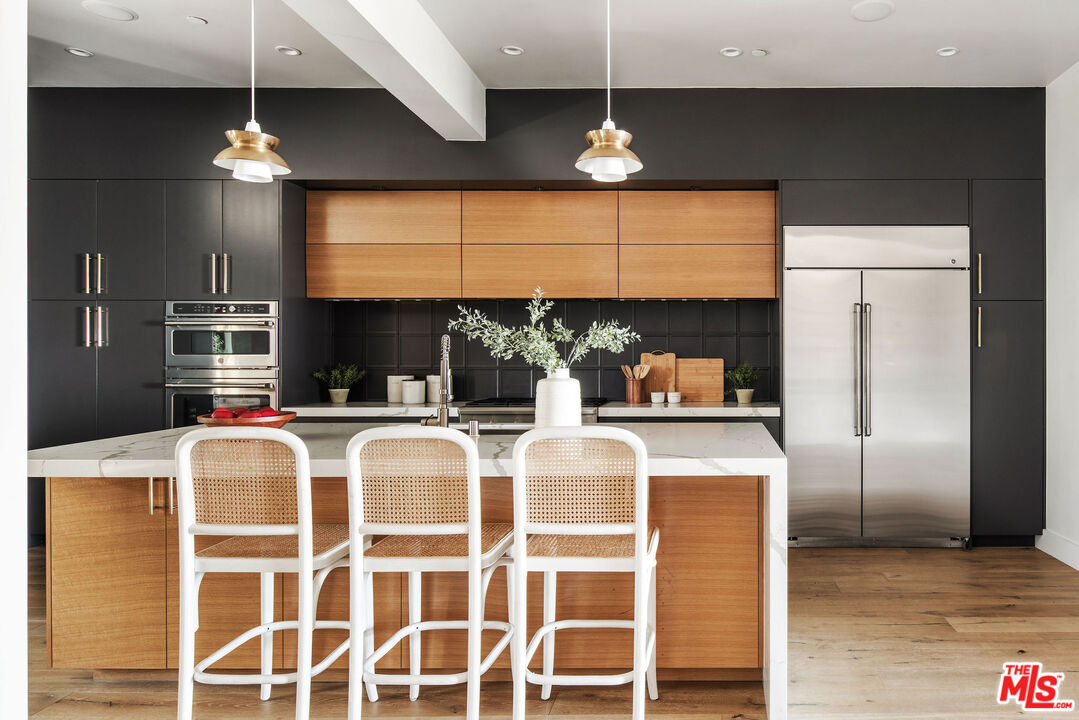 2181 Beech Knoll Road Los Angeles, CA 90046 - Photo 7 of 30 a large kitchen with a table and chairs