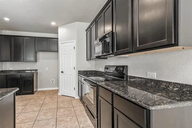 $2,895 | 2108 Eppright Drive, Little Elm, TX 75068