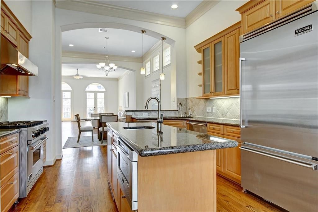 2318 Welch Street Houston, TX 77019 - Photo 12 of 35 Granite kitchen with top-of-the-line Vicking appliances