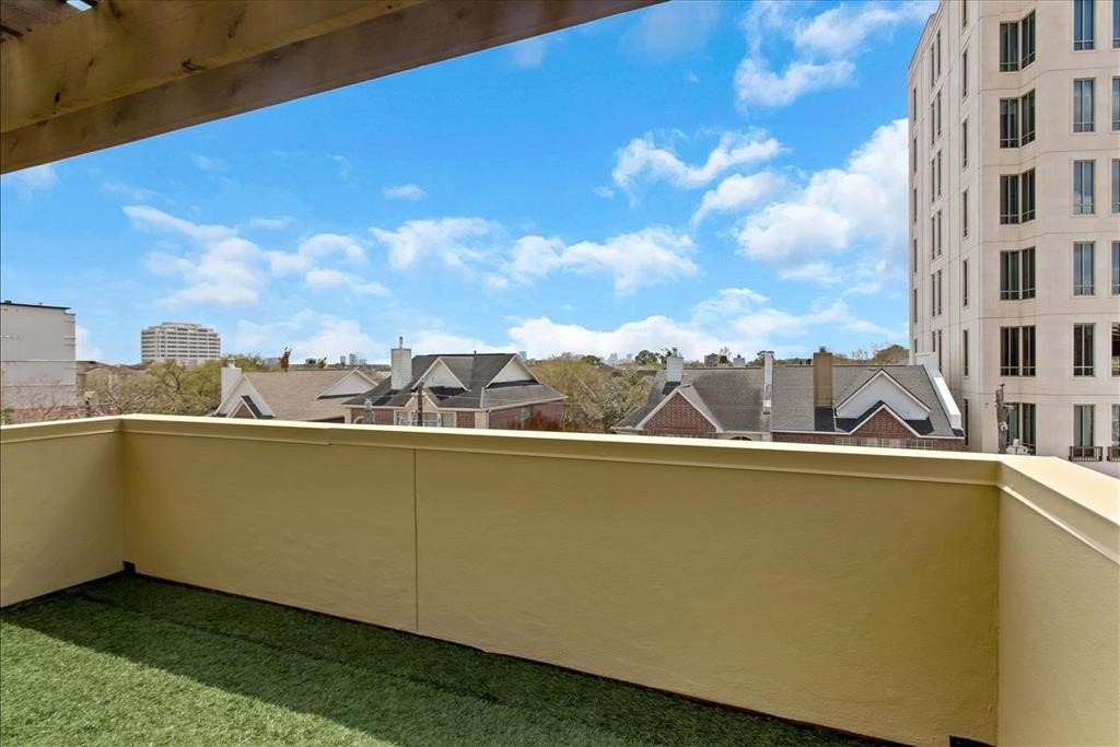 2318 Welch Street Houston, TX 77019 - Photo 32 of 35 Panoramic south-east views from roof-top terrace. Optional outdoor furniture can stay on roof top & backyard on first floor