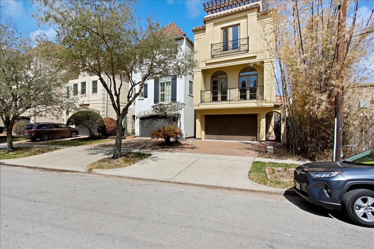 2318 Welch Street Houston, TX 77019 - Photo 35 of 35 Doublewide driveway + additional parking for guest on street