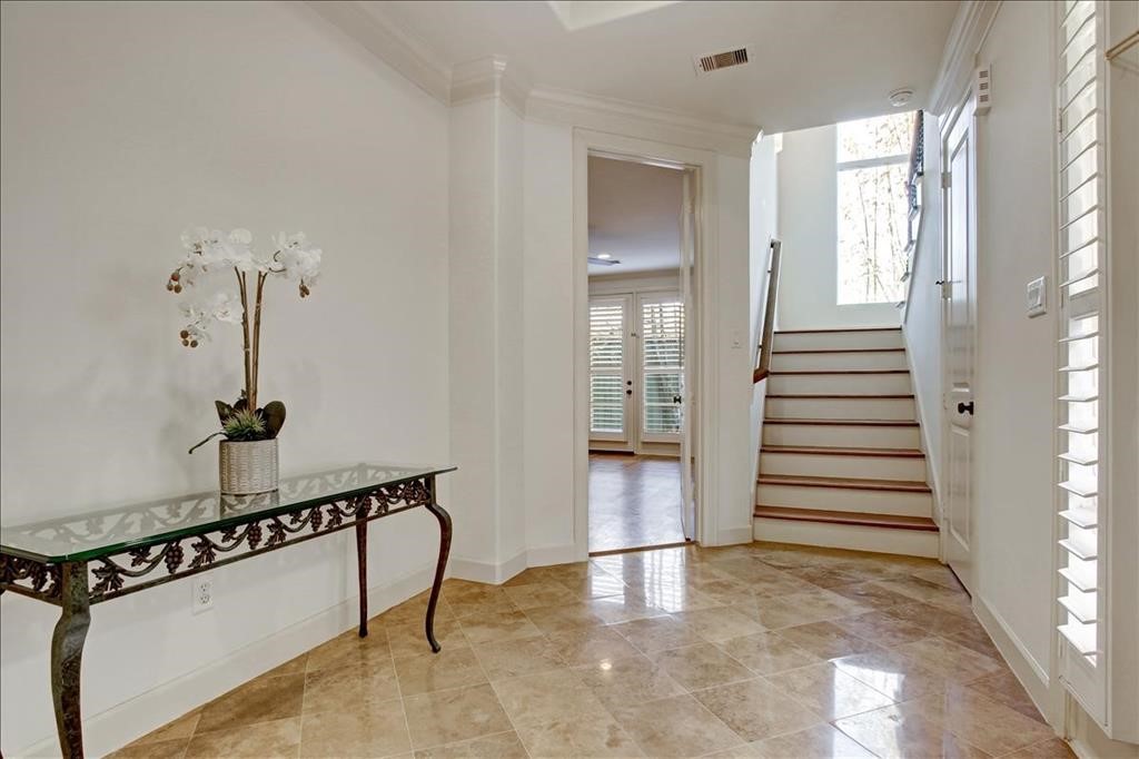 2318 Welch Street Houston, TX 77019 - Photo 5 of 35 Hardwood floors thughout home, including all main living areas + two primary bedrooms
