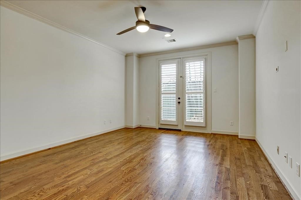 2318 Welch Street Houston, TX 77019 - Photo 7 of 35 With easy access to backyard and/or private entrnace