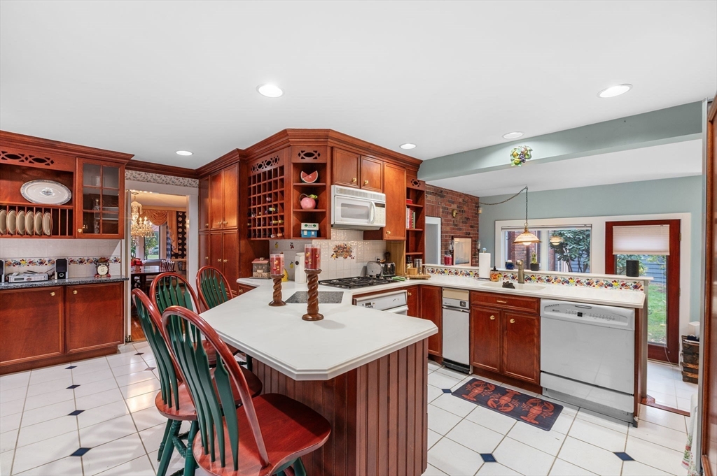 37 Stanley Road Swampscott, MA 01907 - Photo 11 of 40 Gallery Image 11