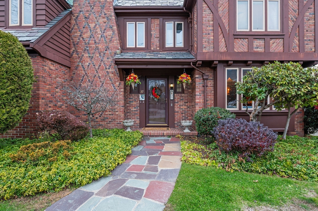 37 Stanley Road Swampscott, MA 01907 - Photo 2 of 40 Gallery Image 2