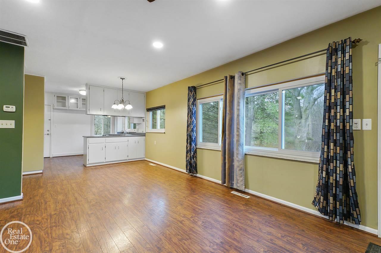 5190 Secord Lake Road Leonard, MI 48367 - Photo 7 of 34 50002072-6.JPG