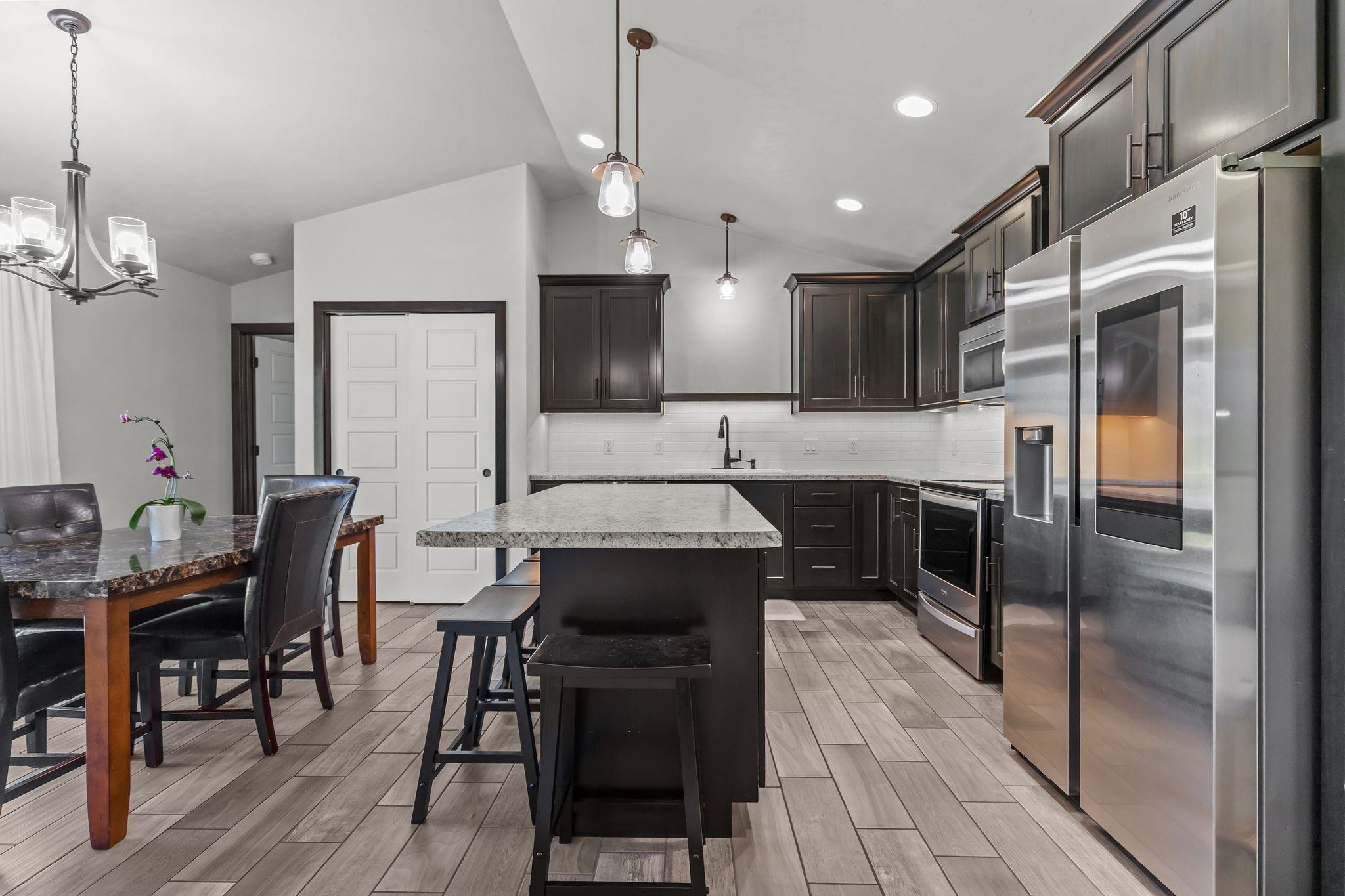 N8973 Spring Valley Road Menasha, WI 54952 - Photo 8 of 37