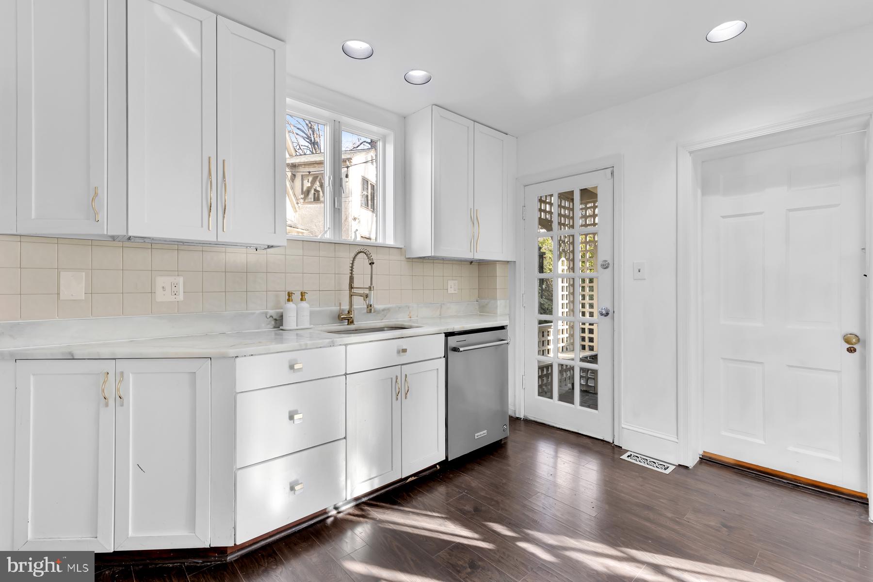 2303 Crest Road Baltimore, MD 21209 - Photo 22 of 35