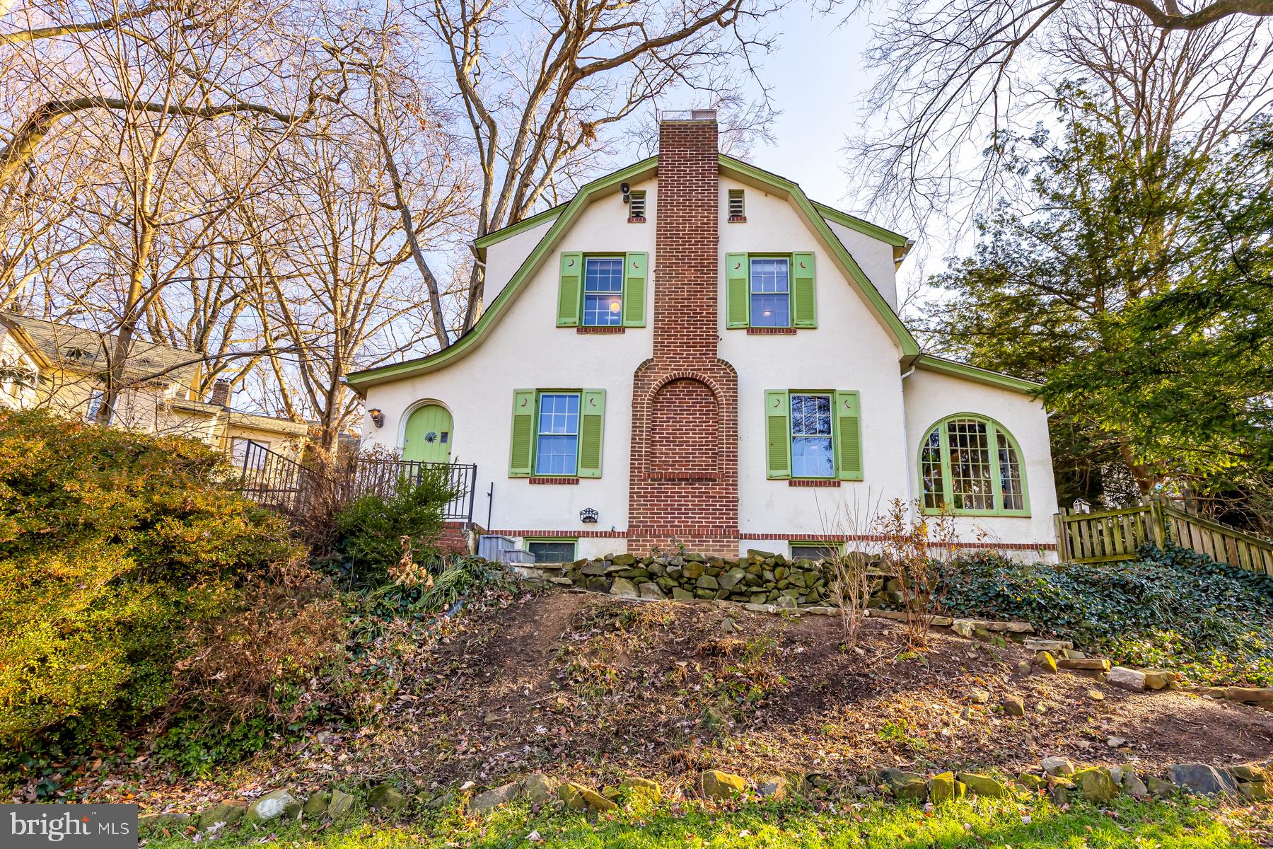 2303 Crest Road Baltimore, MD 21209 - Photo 3 of 35