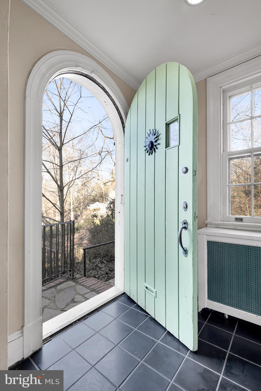 2303 Crest Road Baltimore, MD 21209 - Photo 5 of 35