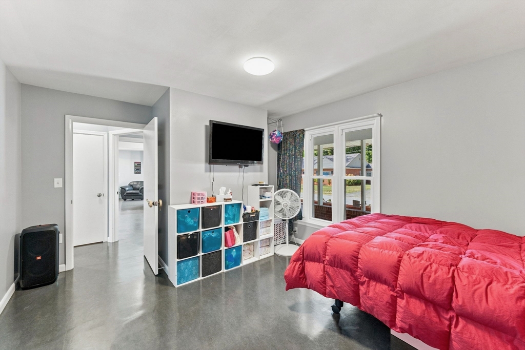94 Florence Road Lowell, MA 01851 - Photo 19 of 41 Gallery Image 19