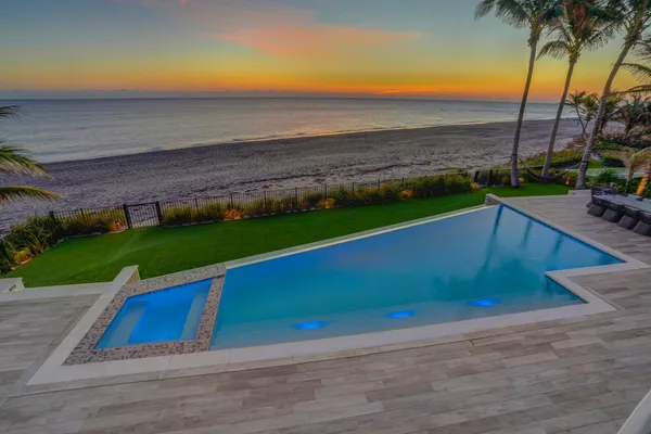 $16,490,000 | 14 Ocean Drive, Jupiter Inlet Colony, FL 33469