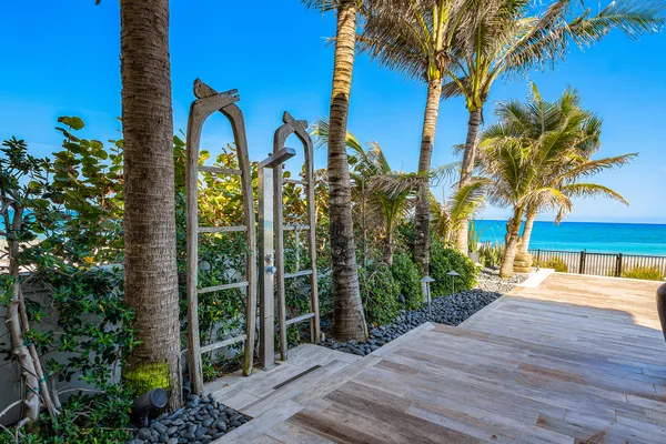 $16,490,000 | 14 Ocean Drive, Jupiter Inlet Colony, FL 33469