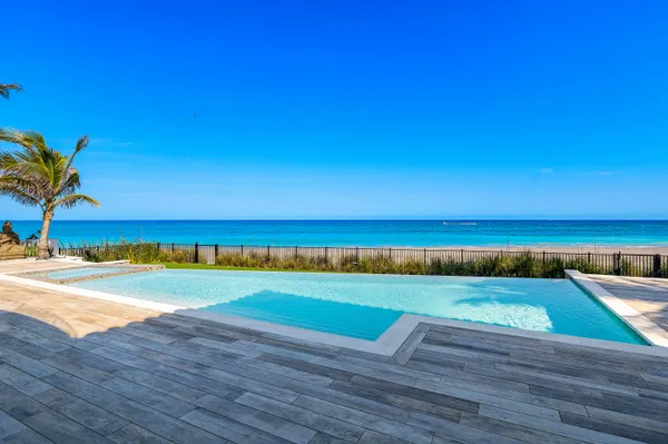 $16,490,000 | 14 Ocean Drive, Jupiter Inlet Colony, FL 33469