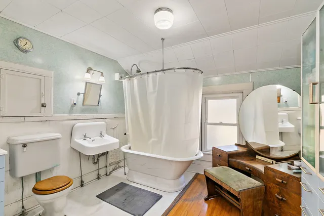 $219,900 | 1305 East Lincoln Highway, DeKalb, IL 60115