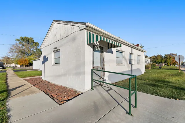 $219,900 | 1305 East Lincoln Highway, DeKalb, IL 60115