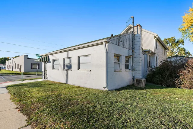 $219,900 | 1305 East Lincoln Highway, DeKalb, IL 60115