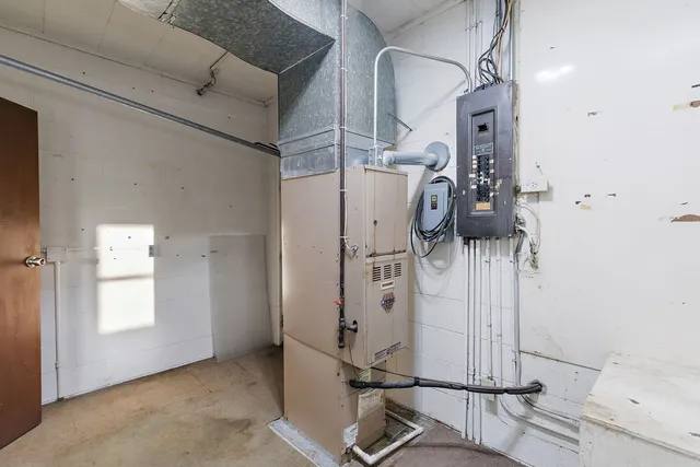 $219,900 | 1305 East Lincoln Highway, DeKalb, IL 60115