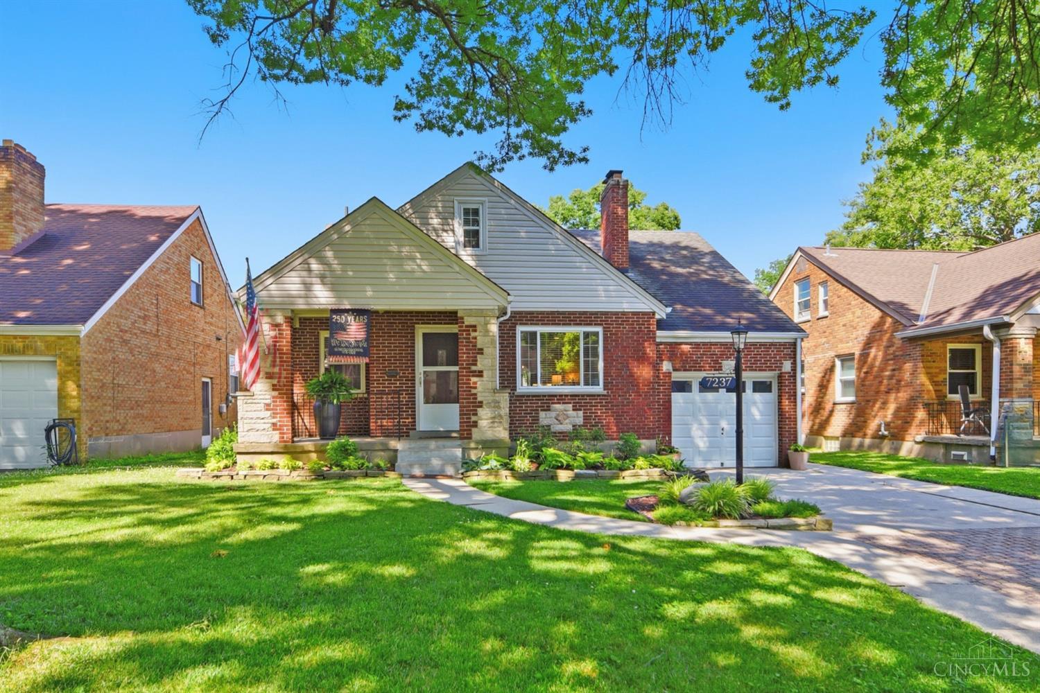 7237 Garden Road Cincinnati, OH 45236 - Photo 2 of 72