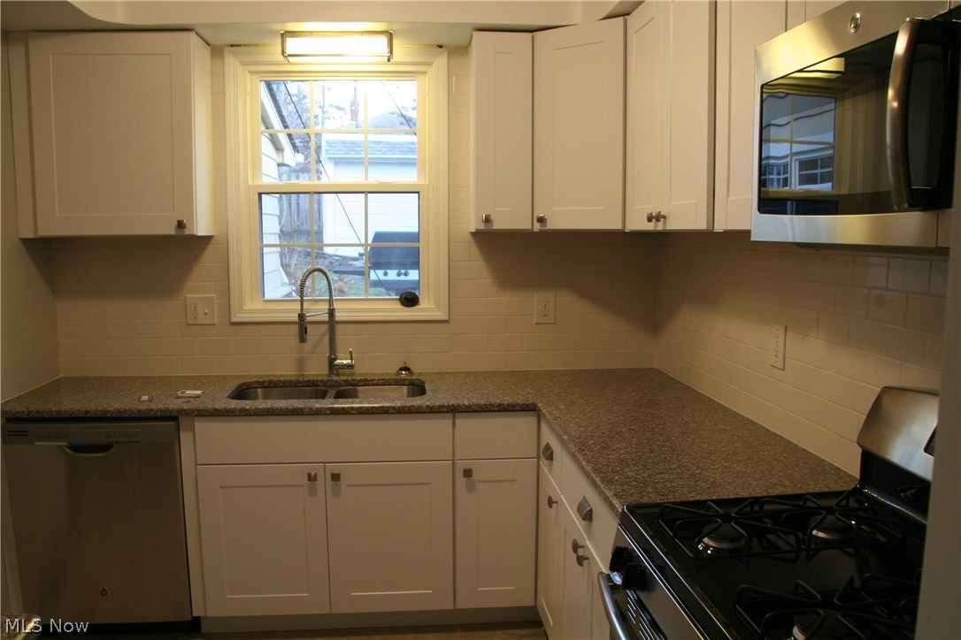 2505 Channing Road Cleveland, OH 44118 - Photo 8 of 24