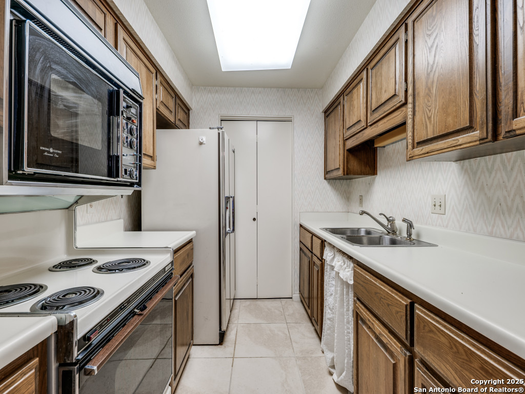 7701 Wurzbach Road, Unit 406 San Antonio, TX 78229 - Photo 7 of 31