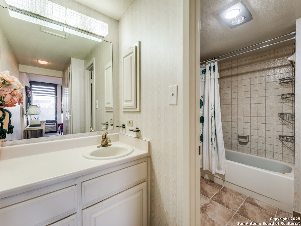 7701 Wurzbach Road, Unit 406 San Antonio, TX 78229 - Photo 10 of 31