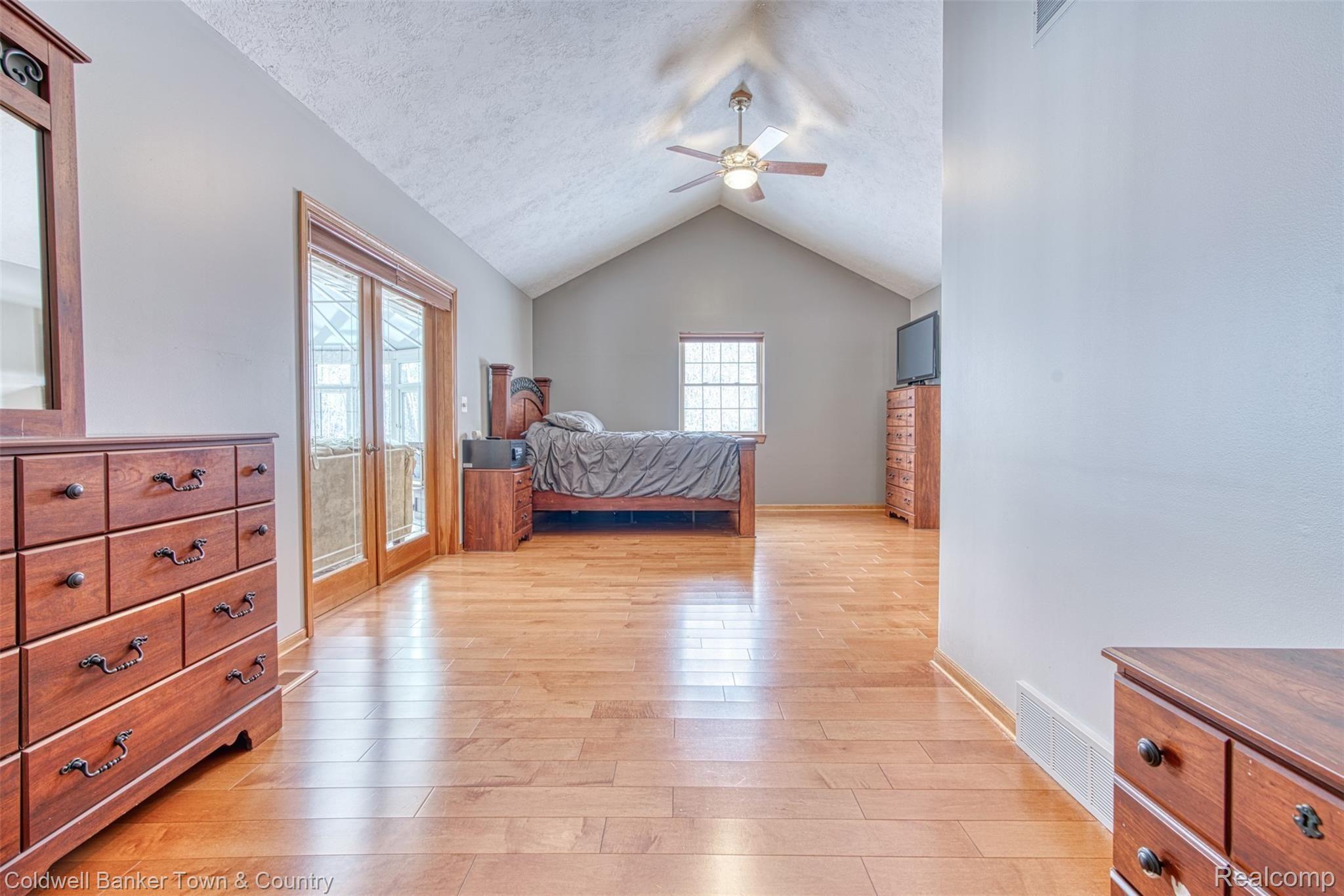 2724 Miller Road Bancroft, MI 48414 - Photo 22 of 61 Large and bright master bedroom